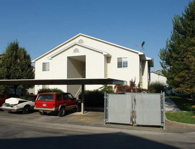 4791 N Fortune Ln in Boise, ID - Foto de edificio - Building Photo