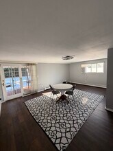 169 Fifty Acre Rd S, Unit 1 in Smithtown, NY - Foto de edificio - Building Photo