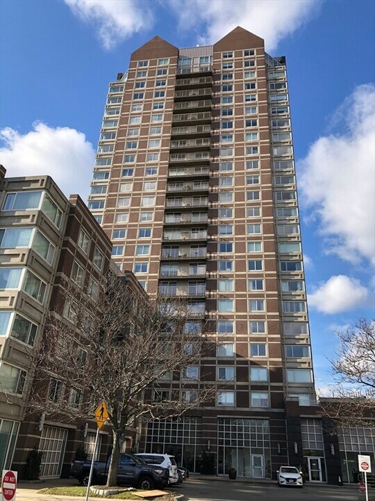 8 Museum Way in Cambridge, MA - Building Photo