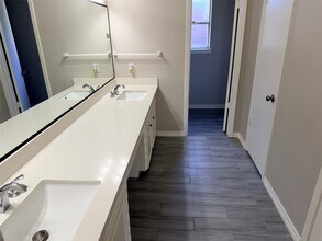 1607 Chestnut Ridge Rd in Houston, TX - Building Photo - Building Photo