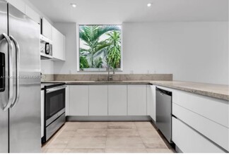 2947 SW 27th Ter in Miami, FL - Foto de edificio - Building Photo