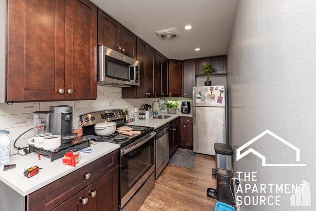 property at 520 W Aldine Ave