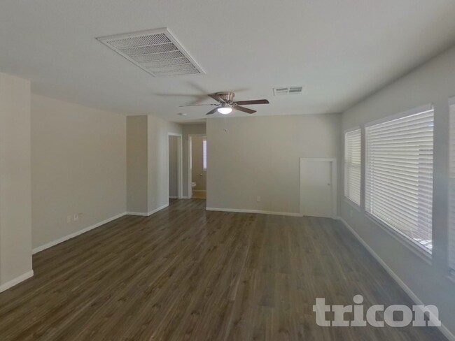 5915 Balsam Pine Dr in Las Vegas, NV - Building Photo - Building Photo