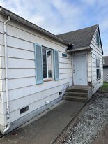 2008 E College Way in Mount Vernon, WA - Building Photo