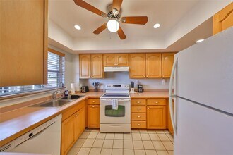 1028 Apollo Beach Blvd in Apollo Beach, FL - Building Photo - Building Photo