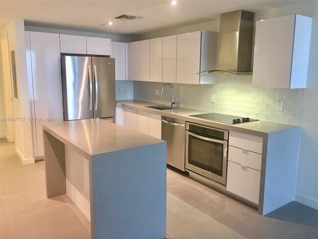 1600 NE 1st Ct-Unit -1005 in Miami, FL - Foto de edificio - Building Photo