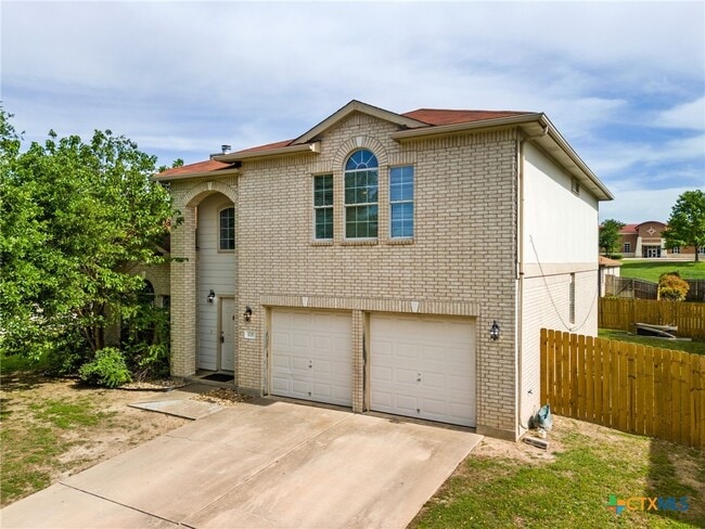 118 Lone Shadow Dr