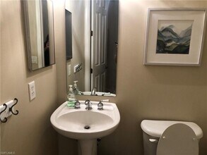 10105 Valiant Ct-Unit -201 in Miromar Lakes, FL - Foto de edificio - Building Photo