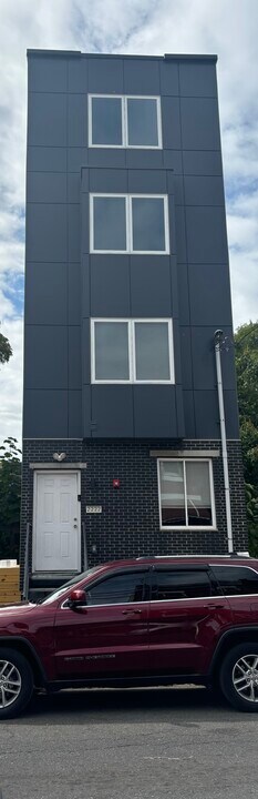 2222 N 17th St, Unit Basement in Philadelphia, PA - Building Photo