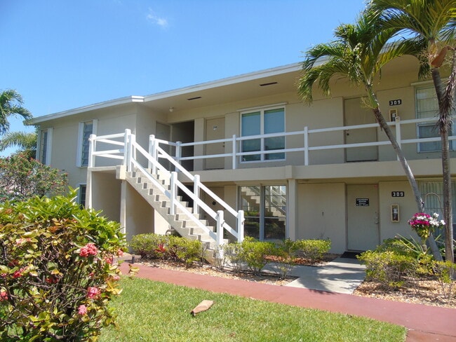 309 Circle Dr S in Boynton Beach, FL - Building Photo - Building Photo