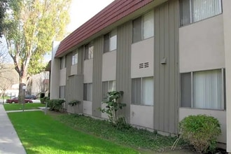 Waterman Apartments in San Bernardino, CA - Foto de edificio - Building Photo