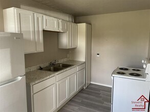 1315 SW E Ave in Lawton, OK - Building Photo - Building Photo