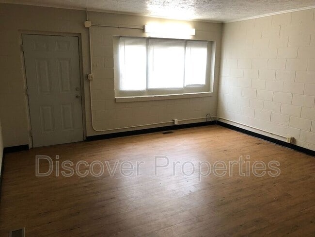 1005 N Pershing Ave in Indianapolis, IN - Building Photo - Building Photo