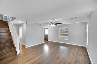 103 Olive St in Waxahachie, TX - Building Photo - Building Photo