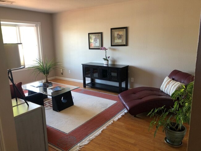 1524 Baywood Dr in Petaluma, CA - Building Photo - Building Photo