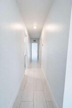 1251 NE 211th Terrace in Miami, FL - Foto de edificio - Building Photo