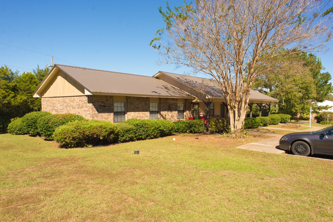 Montevallo Villas in Montevallo, AL - Building Photo