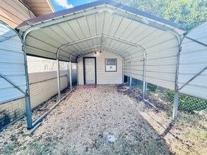 811 Kirk St in Taylor, TX - Building Photo - Building Photo