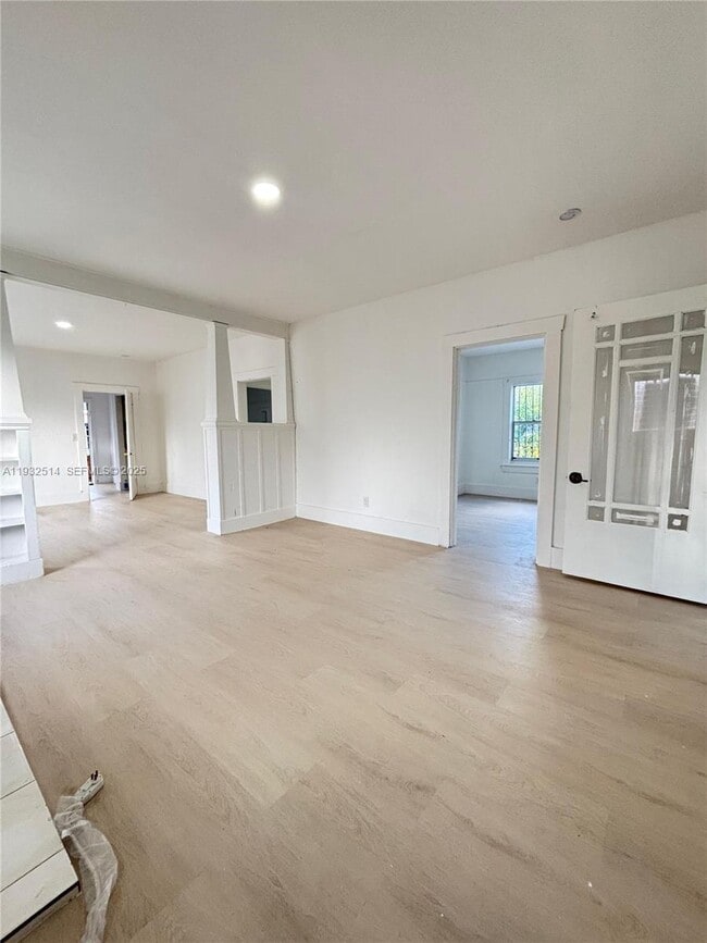 2035 NW 26th St in Miami, FL - Building Photo - Building Photo