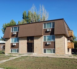 6215 Dover St in Arvada, CO - Foto de edificio - Building Photo