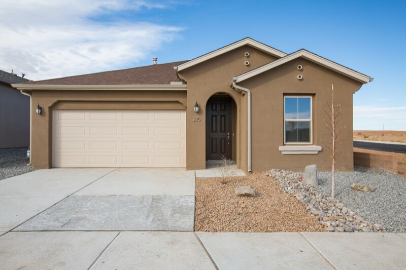 215 Adeline Ave in Los Lunas, NM - Building Photo
