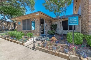 THE HERITAGE in Fort Worth, TX - Building Photo