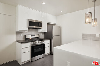 1157 Horn Ave in West Hollywood, CA - Foto de edificio - Building Photo