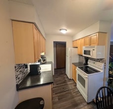 903 11th Ave S, Unit 3 in Hopkins, MN - Foto de edificio - Building Photo