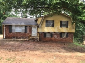 6634 Imperial Dr in Morrow, GA - Building Photo