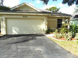9032 Lake Park Cir S in Davie, FL - Building Photo
