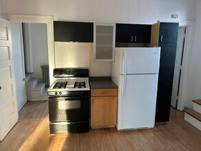 2379 S Howell Ave, Unit 2379 A in Milwaukee, WI - Building Photo - Building Photo