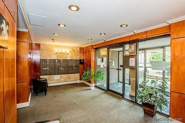 4600 N Cumberland Ave, Unit 513 in Chicago, IL - Foto de edificio - Building Photo