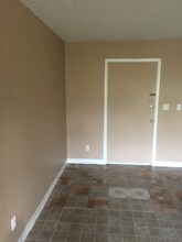 Double Eagle Apartments in New Smyrna Beach, FL - Foto de edificio - Building Photo