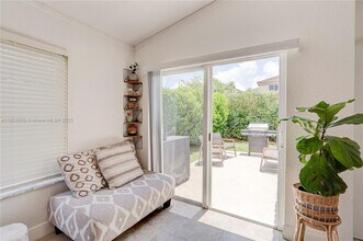 1482 Canary Island Dr in Weston, FL - Building Photo - Building Photo