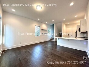 1004 Margaret Brown St in Charlotte, NC - Foto de edificio - Building Photo