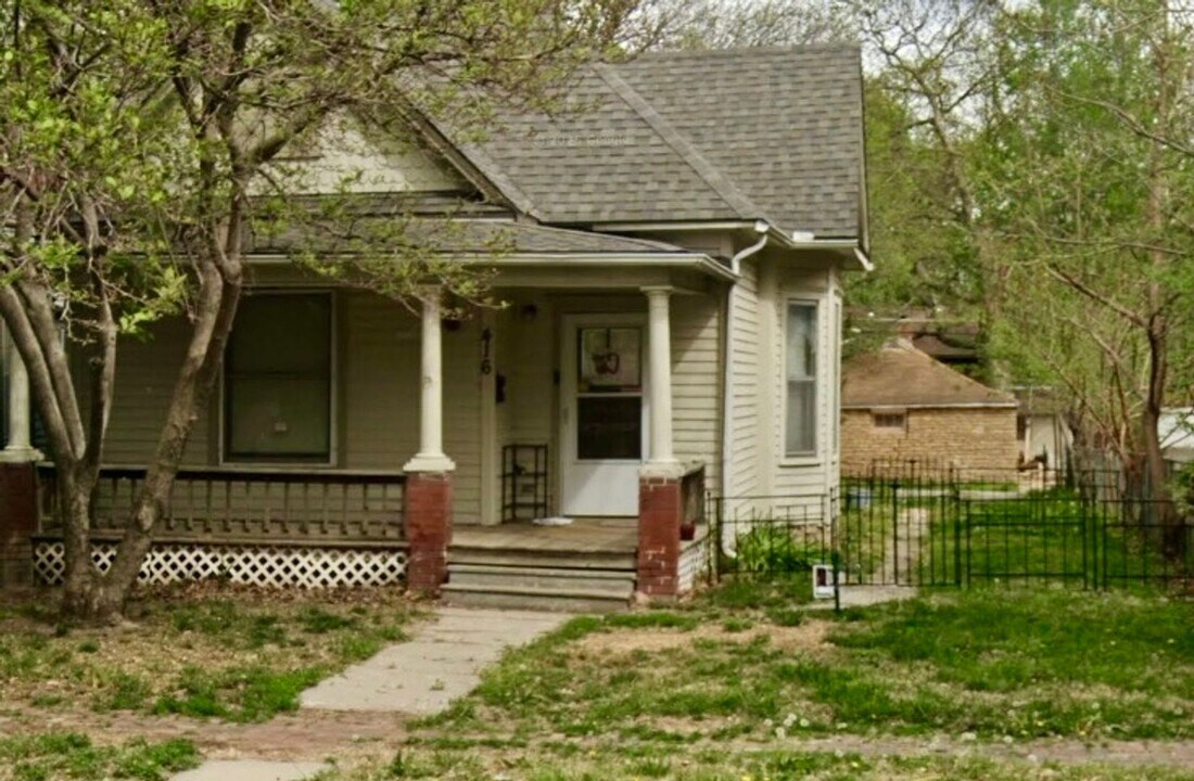 416 SW Clay St in Topeka, KS - Building Photo