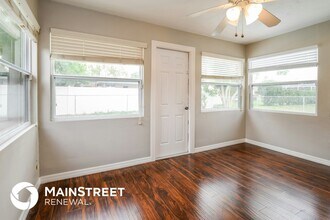 610 Charlotte Ave in Tarpon Springs, FL - Foto de edificio - Building Photo