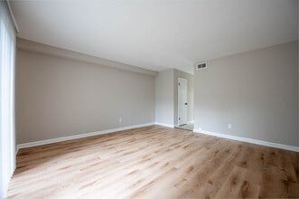 The Riverside Apartment Homes in Indianapolis, IN - Building Photo - Interior Photo