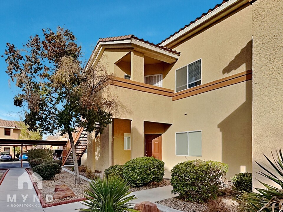 1050 E Cactus Ave in Las Vegas, NV - Foto de edificio