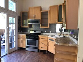 1112 Peralta St in Oakland, CA - Building Photo - Building Photo