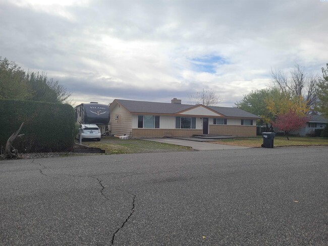 3714 W Nixon St in Pasco, WA - Building Photo - Building Photo