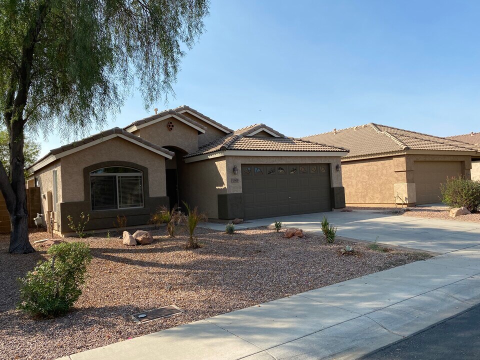 13433 W Watson Ln in Surprise, AZ - Foto de edificio