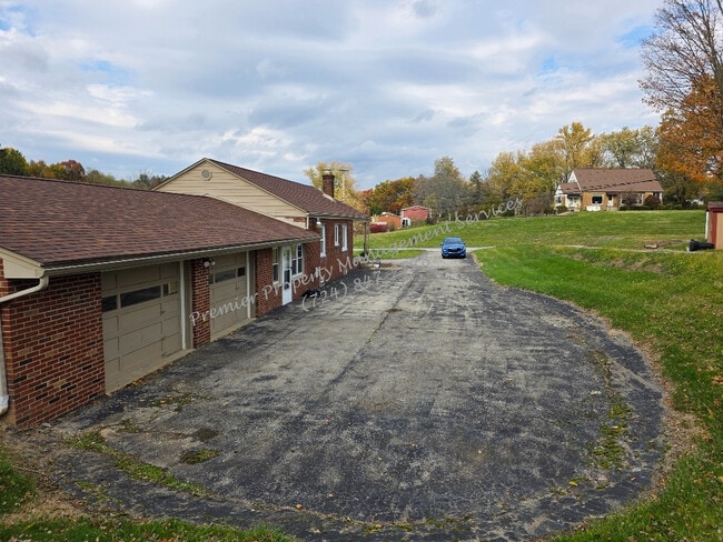 2361 Darlington Rd in Beaver Falls, PA - Building Photo - Building Photo