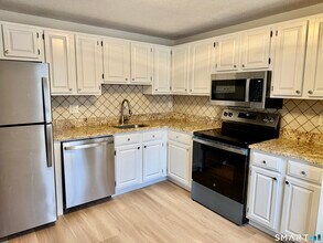 8 Heather Ridge in Shelton, CT - Building Photo - Building Photo