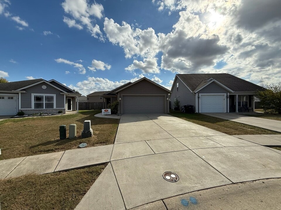 3995 Abraham Ct in Lafayette, IN - Building Photo