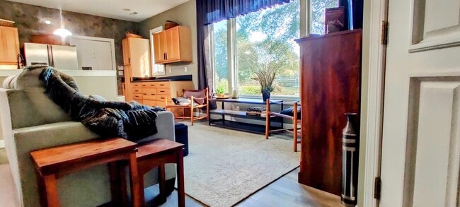 250 Paddock Dr in Apex, NC - Foto de edificio - Building Photo