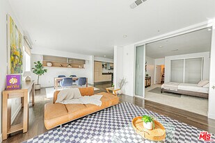 1234 Wilshire Blvd in Los Angeles, CA - Building Photo