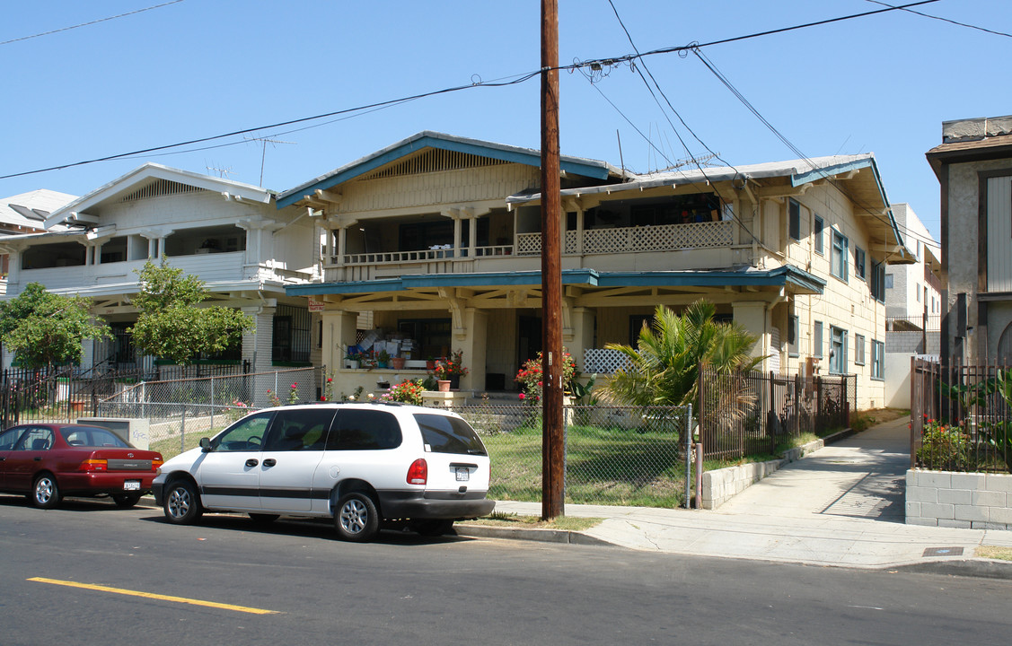 2633 San Marino St in Los Angeles, CA - Building Photo