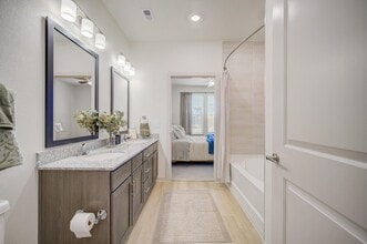 The Enclave at Deer Moss Creek in Niceville, FL - Foto de edificio - Building Photo