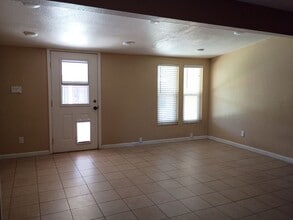 1432 Jackellen Ln in Modesto, CA - Building Photo - Building Photo